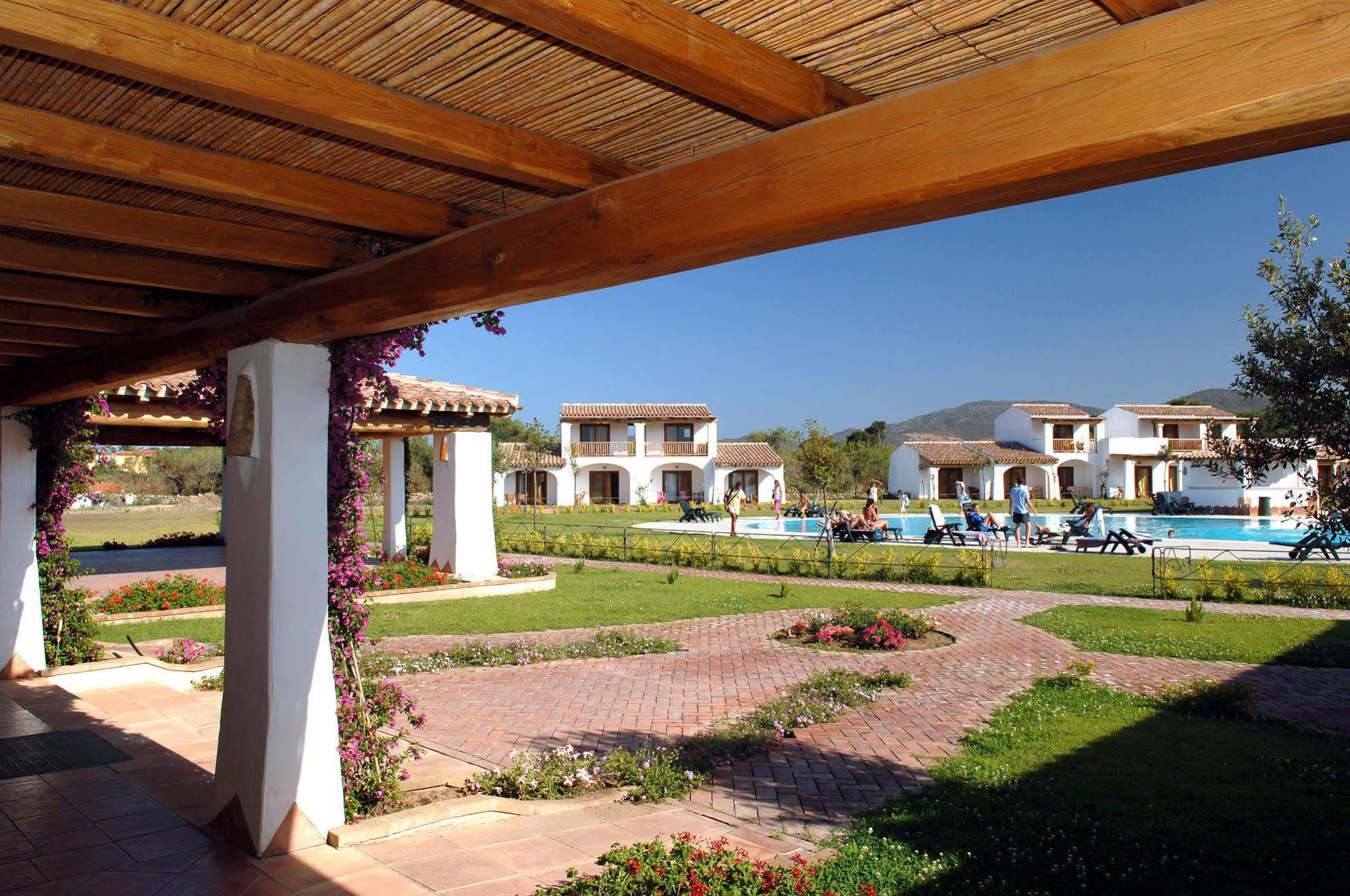 Aparthotel Le Tre Querce San Teodoro  Esterno foto