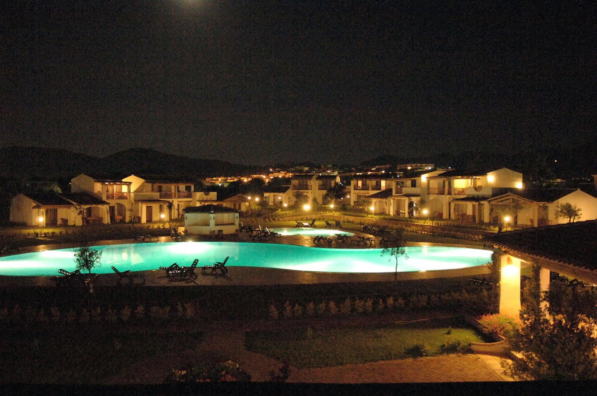 Aparthotel Le Tre Querce San Teodoro  Esterno foto