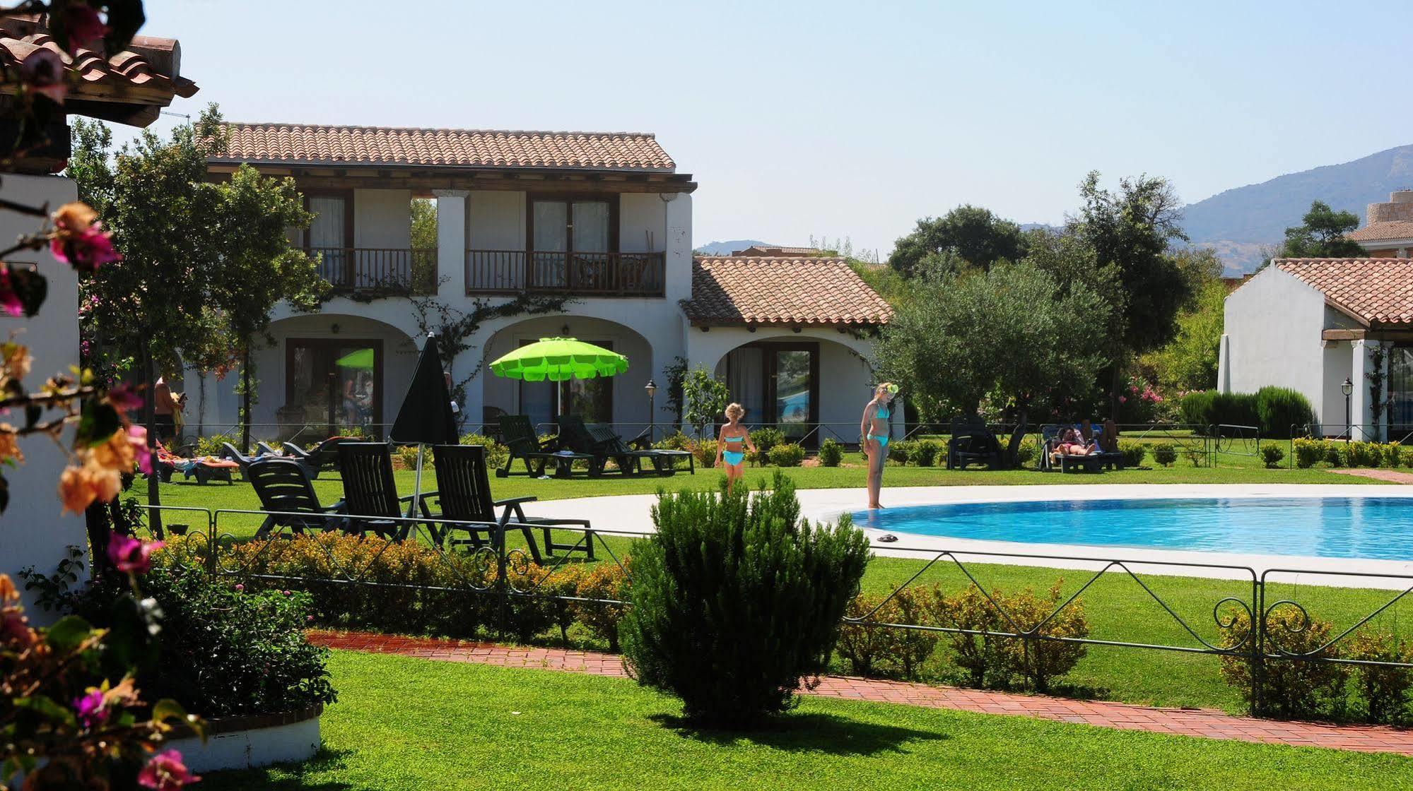 Aparthotel Le Tre Querce San Teodoro  Esterno foto