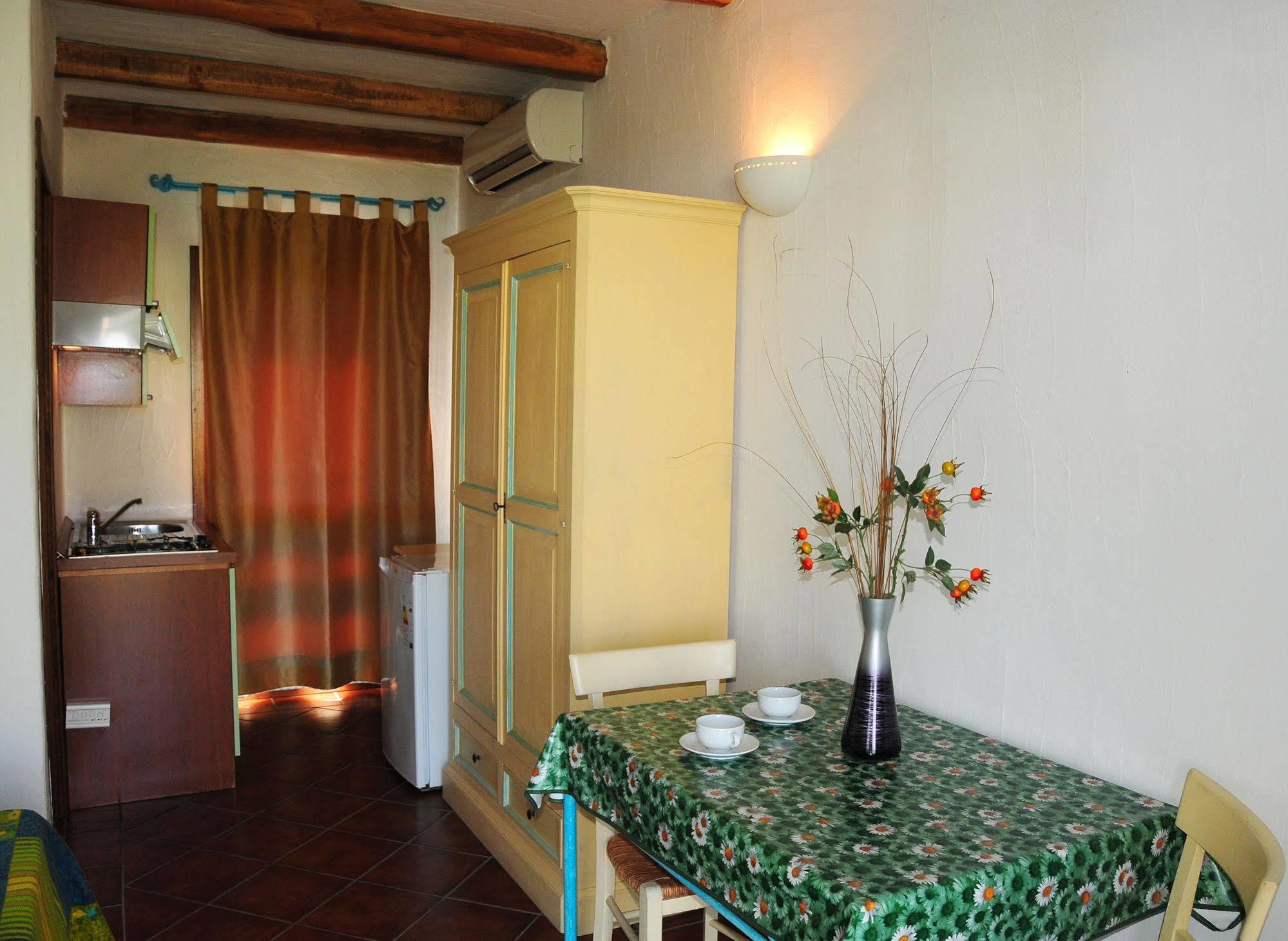 Aparthotel Le Tre Querce San Teodoro  Esterno foto