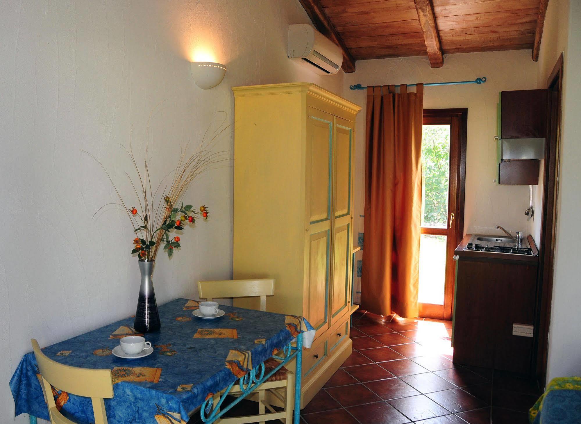 Aparthotel Le Tre Querce San Teodoro  Esterno foto