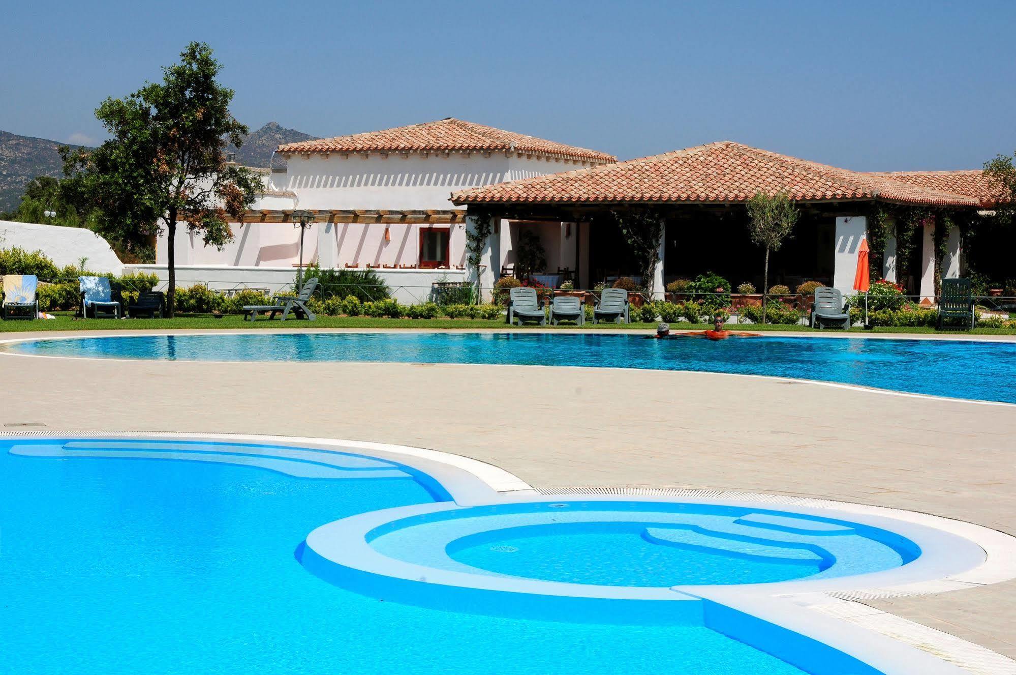 Aparthotel Le Tre Querce San Teodoro  Esterno foto
