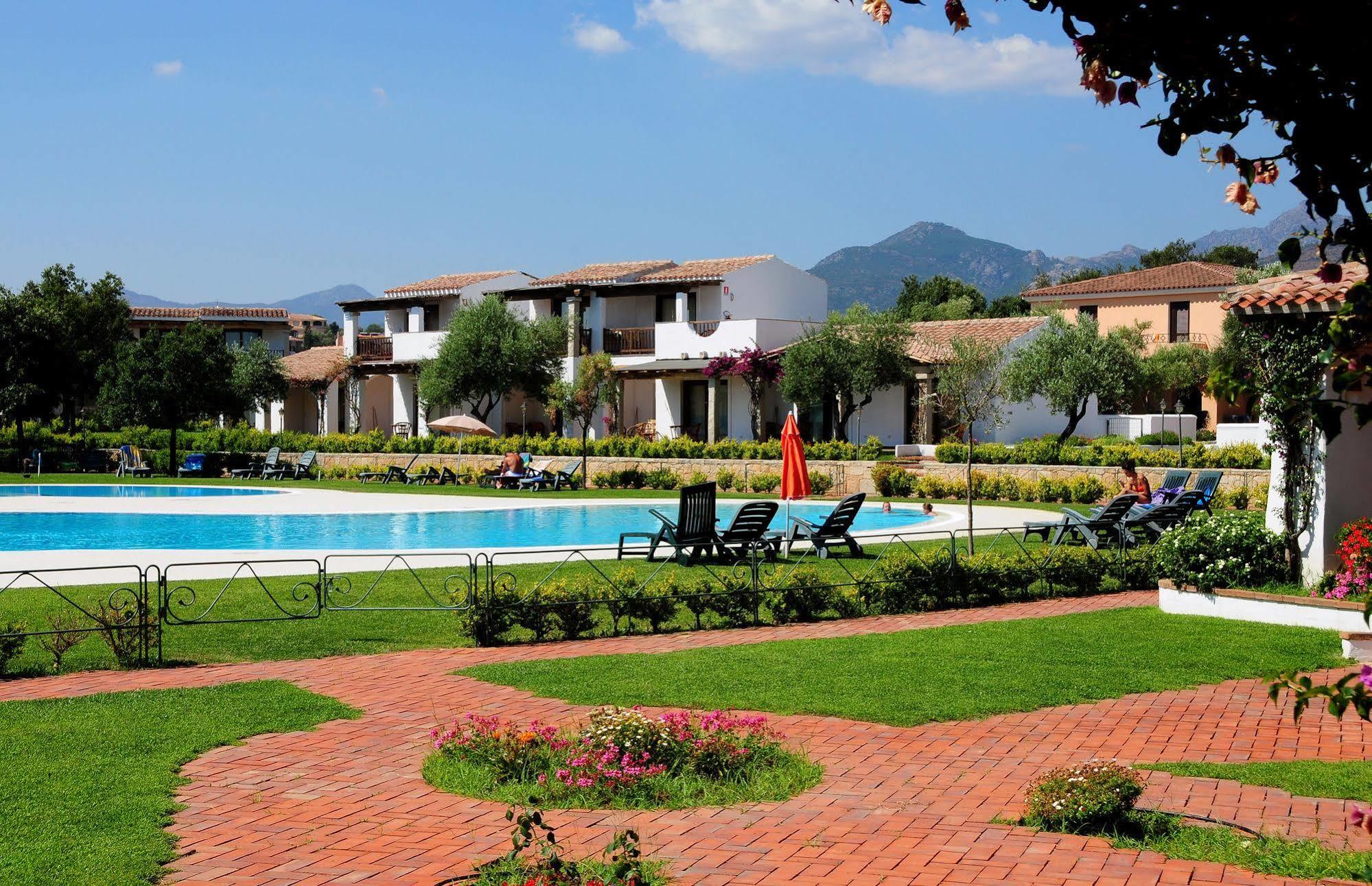 Aparthotel Le Tre Querce San Teodoro  Esterno foto