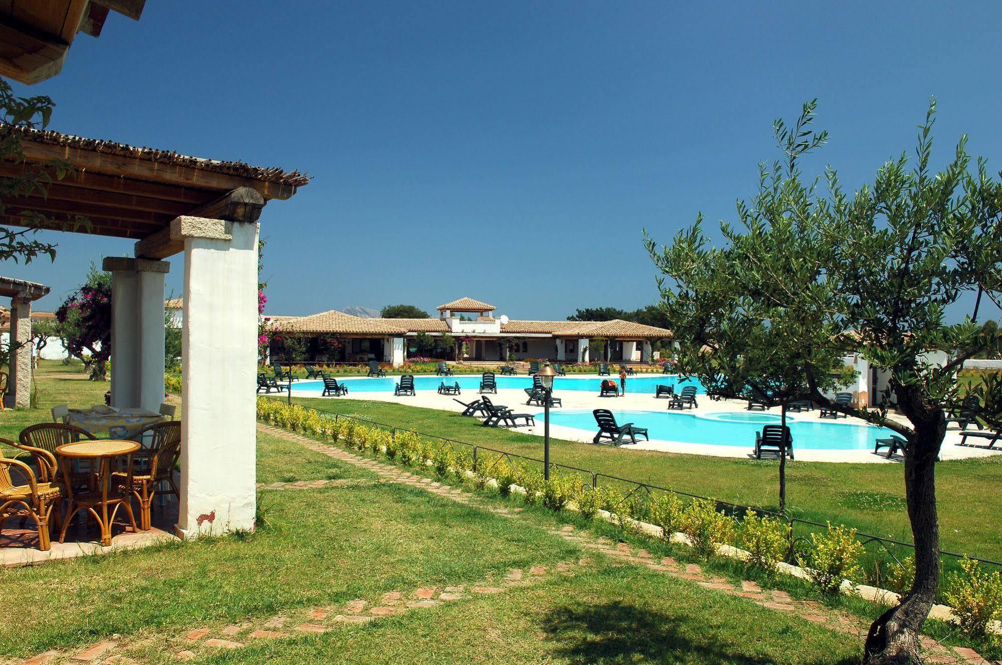 Aparthotel Le Tre Querce San Teodoro  Esterno foto