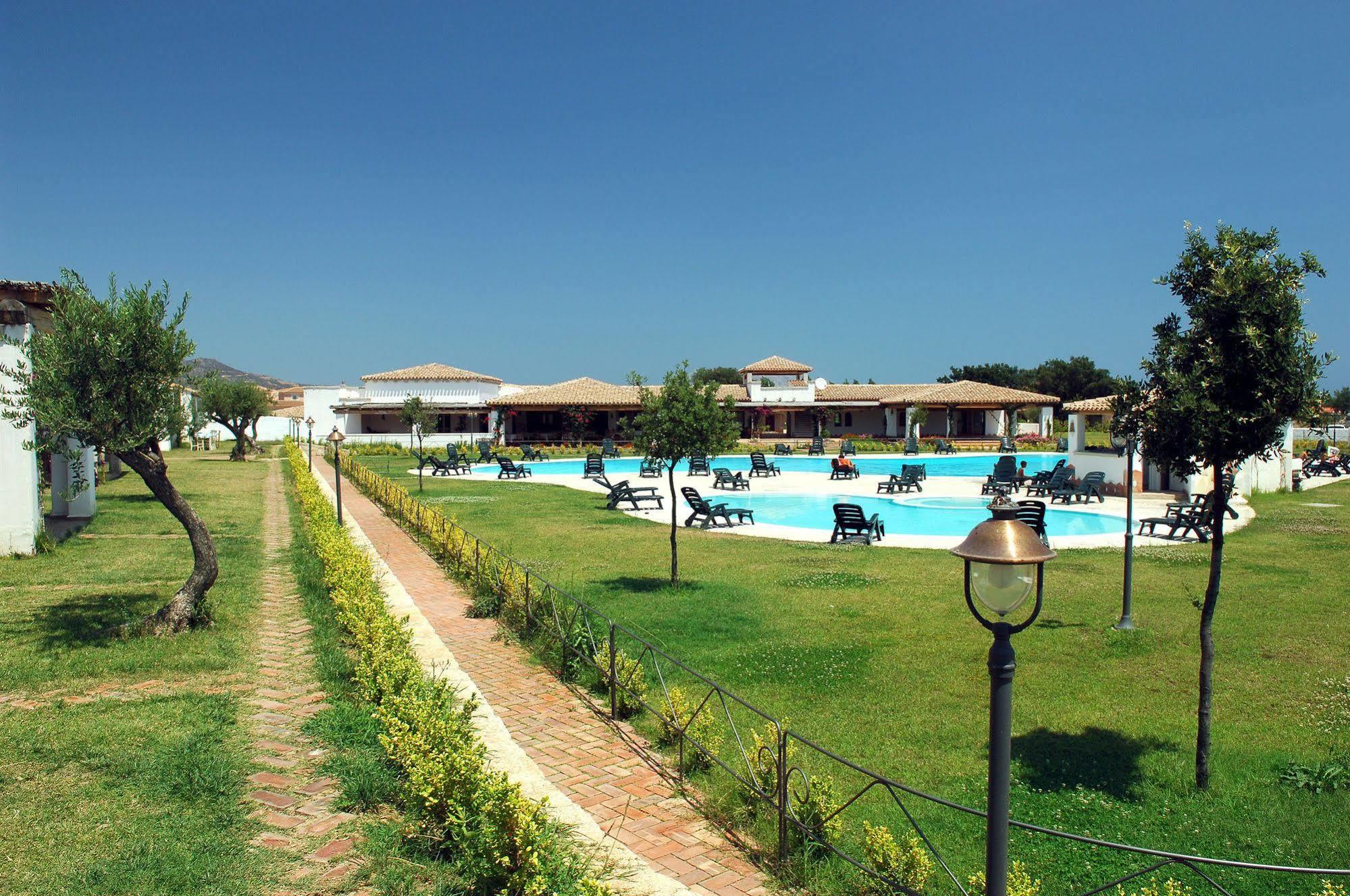 Aparthotel Le Tre Querce San Teodoro  Esterno foto